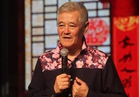 赵本山一直这么火的原因竟然是因为他背后的什么背景？
