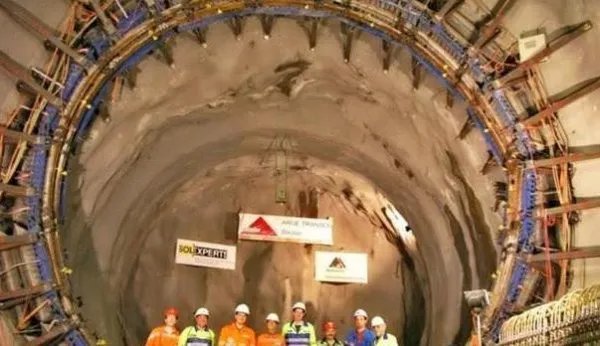 历时17年，耗资1000亿完成的隧道到底有多长？