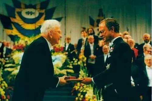 从第一届诺贝尔奖的颁布，历届诺贝尔化学奖的得主是谁？