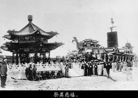 慈禧太后陵墓被挖后遗体出土时的震撼景象（图）