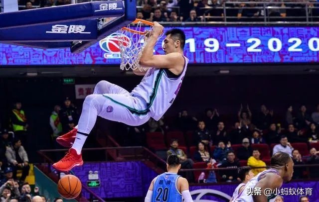 双大外的北京队不是说尽显内线威力了吗?怎么还是惨败呢?