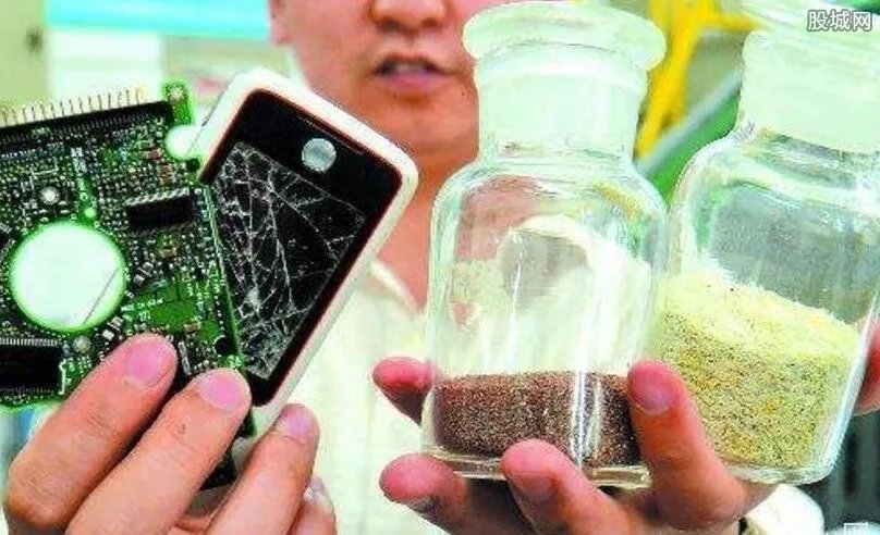 旧手机里竟能拆出黄金 旧手机怎么提炼黄金？