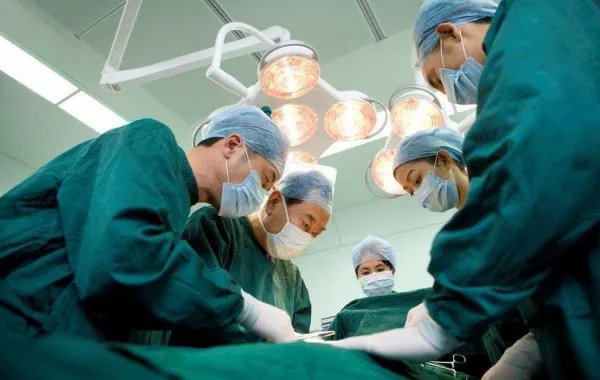 深圳31岁女子整容后智力降至1岁婴儿水平，整容对智力有影响吗？