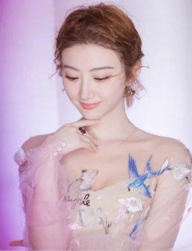 景甜大胆晒秋裤获赞7万，为了暖和不要时尚了吗？