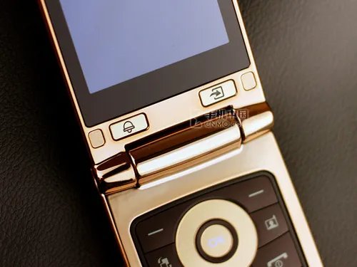 极致时尚双屏翻盖机 三星S6888精美图赏