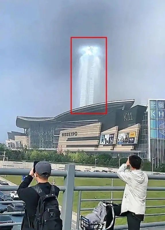 沈阳天空出现“巨型光柱”奇观，这究竟是一种什么奇观？