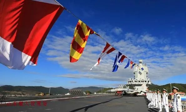 山东舰最新海上训练，看到歼-15上舰，还有多久形成战斗力？