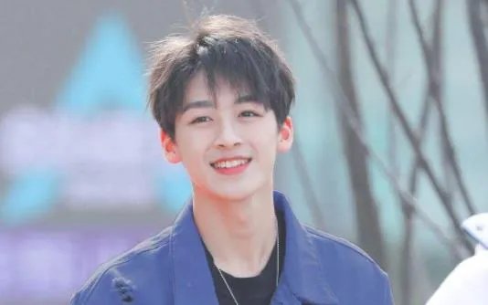 何洛洛参加艺考怎么回事 何洛洛不是已经出道了吗