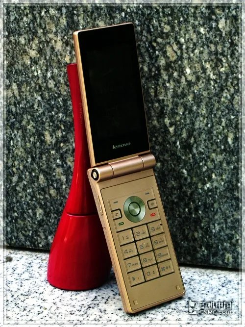 “镜”美混搭风 联想自动翻盖P82评测