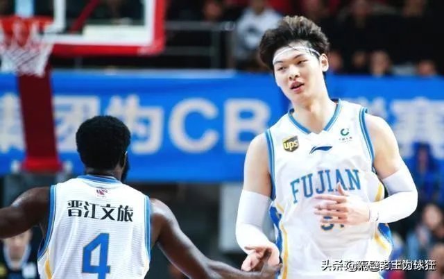 韩德君和王哲林，谁才是目前CBA第一中锋？