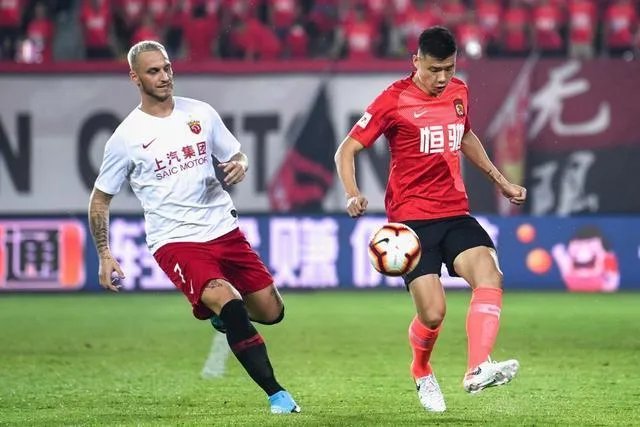 恒大2-0击败上海上港积分反超国安,上海上港此场怎么会错失这个机会?大家怎么看？