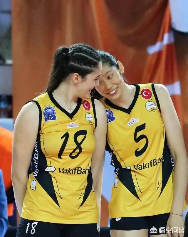 土超女排豪门瓦基弗银行队正式官宣朱婷续约，四大主力留队，如何看待朱婷的选择？