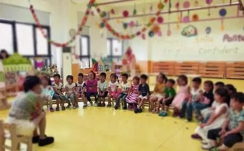 小小脚印真有趣幼儿园教案