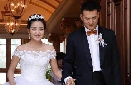 怎么评价何洁离婚事件？