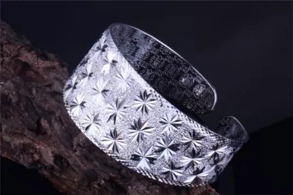 银饰店十大品牌排行榜：周大福上榜，蒂芬尼第一