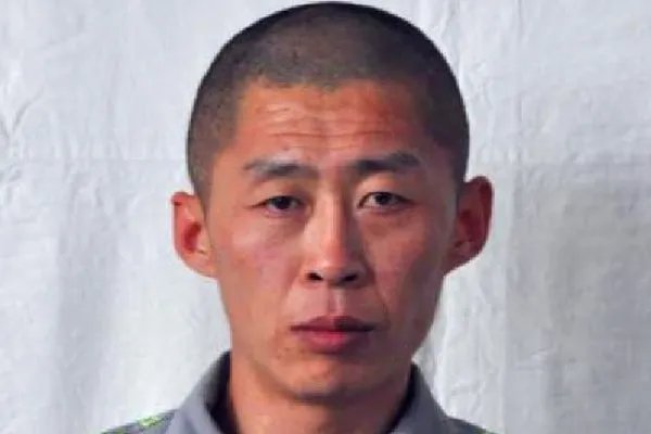 吉林男子因长得像越狱犯朱贤健，3天被抓5次，他们之间究竟有多相似？