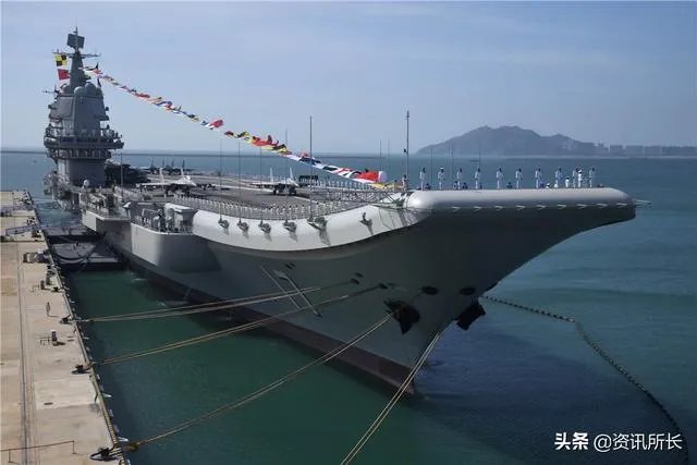 山东舰最新海上训练，看到歼-15上舰，还有多久形成战斗力？