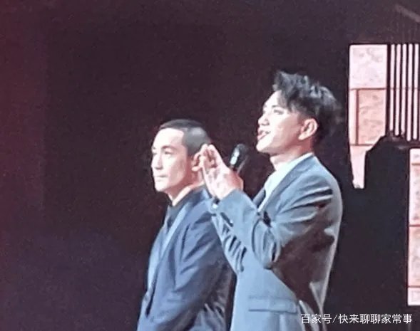 袁姗姗现身湖北七一晚会，生图抗打镜头朱一龙的造型却吸引到我，你怎么看？