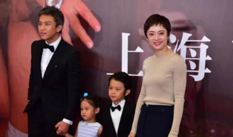 孙俪又晒全家福，海边游玩画面太幸福，家和万事兴说的就是他们，羡慕吗？