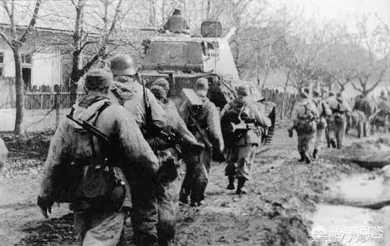 意大利在二战中,干过哪些拖队友后腿的事?