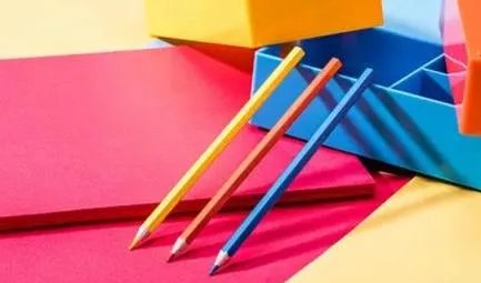 中概教育板块暴跌，上市公司红黄蓝股价直接崩盘，你是如何看待这样的现象的？