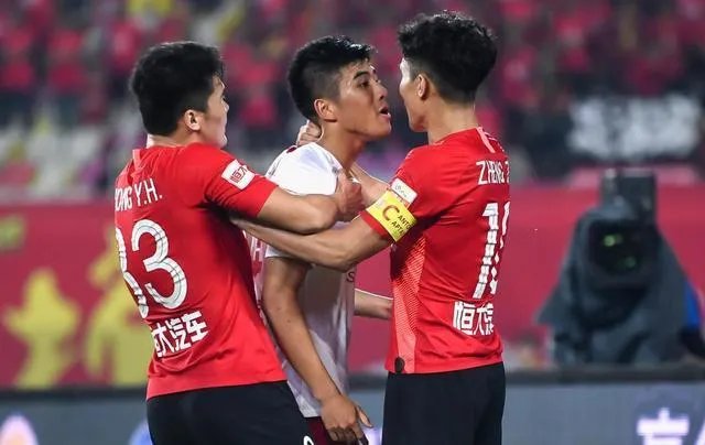 恒大2-0击败上海上港积分反超国安,上海上港此场怎么会错失这个机会?大家怎么看？