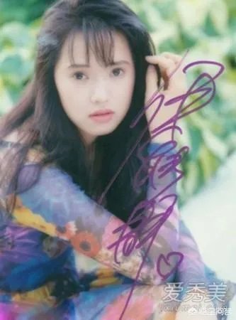 对于“伊能静”否认整容一事，你持什么样的态度？是相信还是质疑？