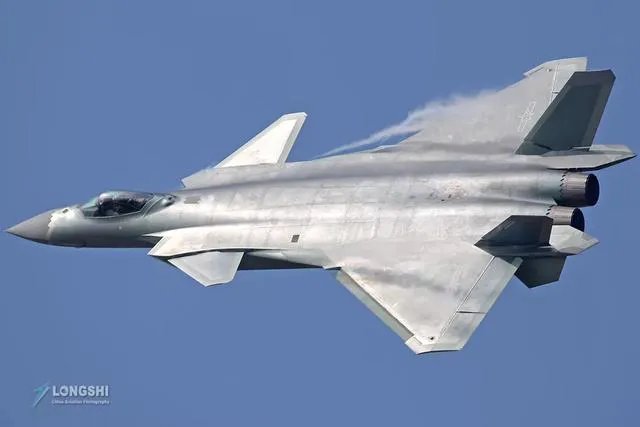 J20具备超音速巡航能力吗？为什么？