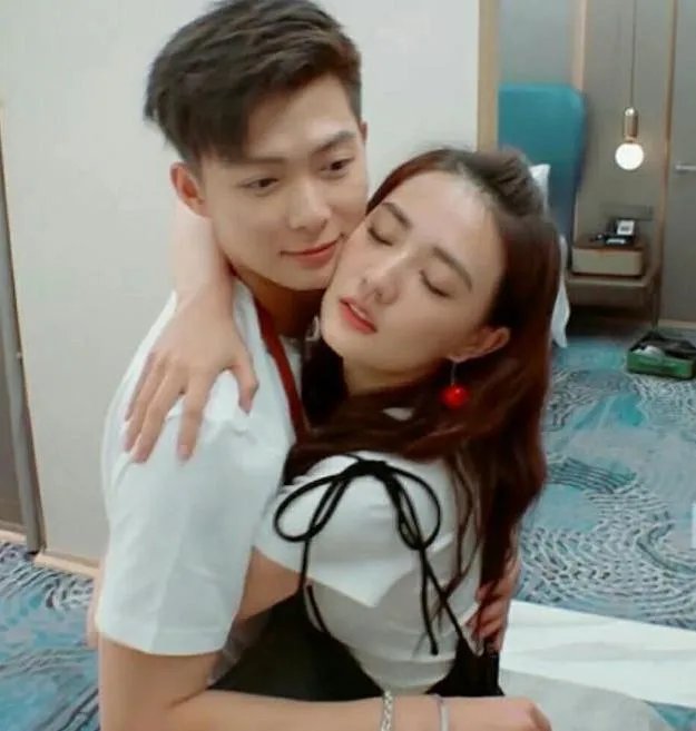 为什么说张铭恩徐璐胡冰卿的事与杨紫秦俊杰张雪迎的关系很相似？