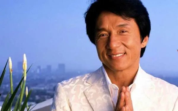 向华强让成龙下跪是真的吗