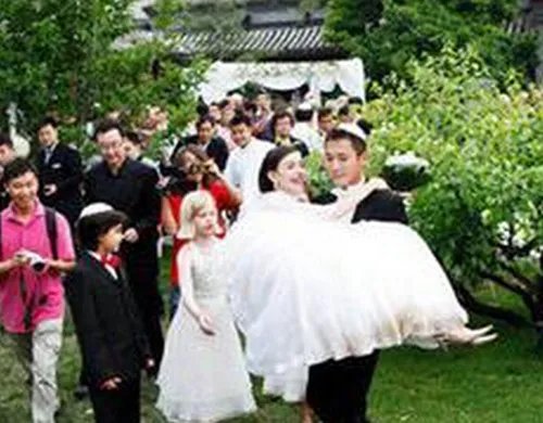 殷秀梅老公是谁？ 与法国丈夫的异国情缘