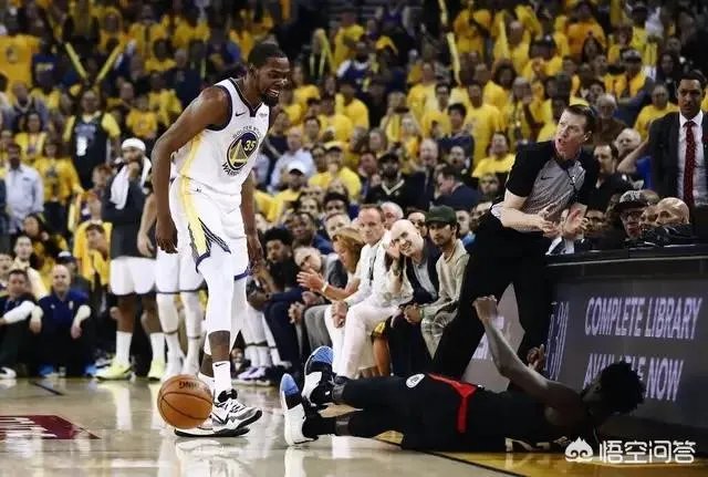 系列赛首战，贝弗利和杜兰特双双被罚出场，你怎么看？