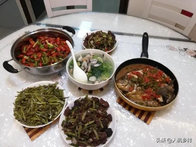 各地出现囤粮潮，粮荒是不是真的来了，大家怎么看？