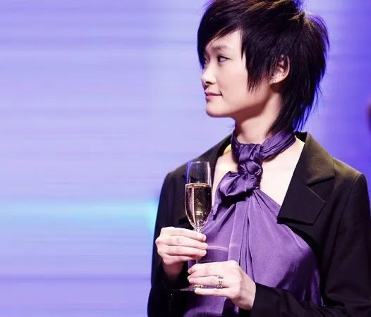 李宇春微博评论被捐款刷屏，这究竟是怎么一回事呢？