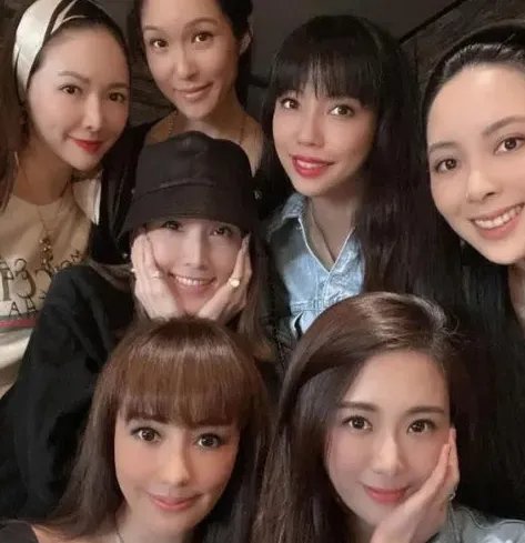 陈若仪、李靓蕾、关颖镜头前卖萌贵气十足，闺蜜合影有何注意事项？