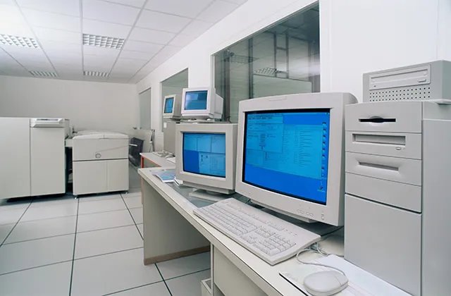 台式电脑屏幕问题有哪些？屏幕闪烁、黑屏、蓝屏、显示无信号等问题处理