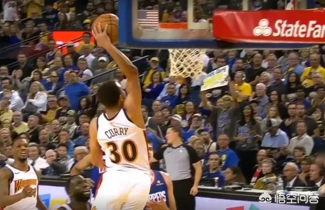 扣篮真的难，库里暴扣被吹无效，记者调侃：在裁判那库里扣篮永不会发生，你怎么看？