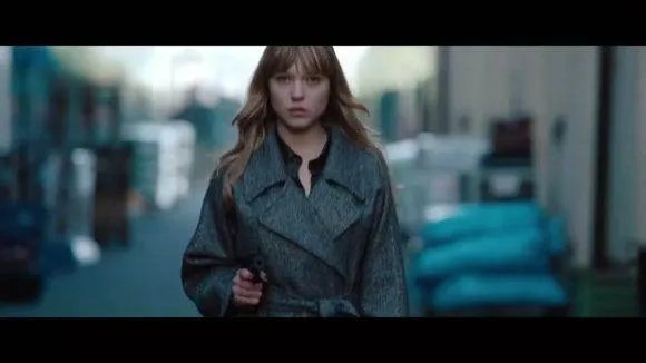 蕾雅·赛杜在哪部戏里有比较性感的演出、推荐下 谢谢