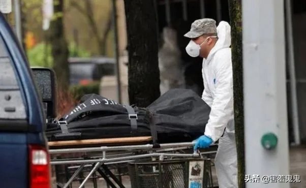 美国一百几万人感染，那些人住在那里，那有那么多床位？