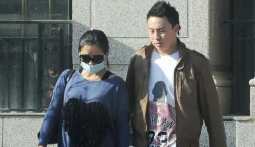 释小龙与何洁为什么分手