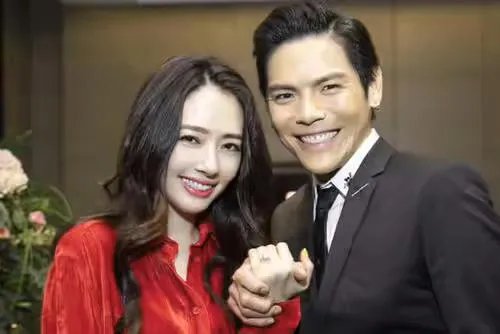 郭碧婷答应向太生三胎，是真爱向佐还是被逼无奈呢？