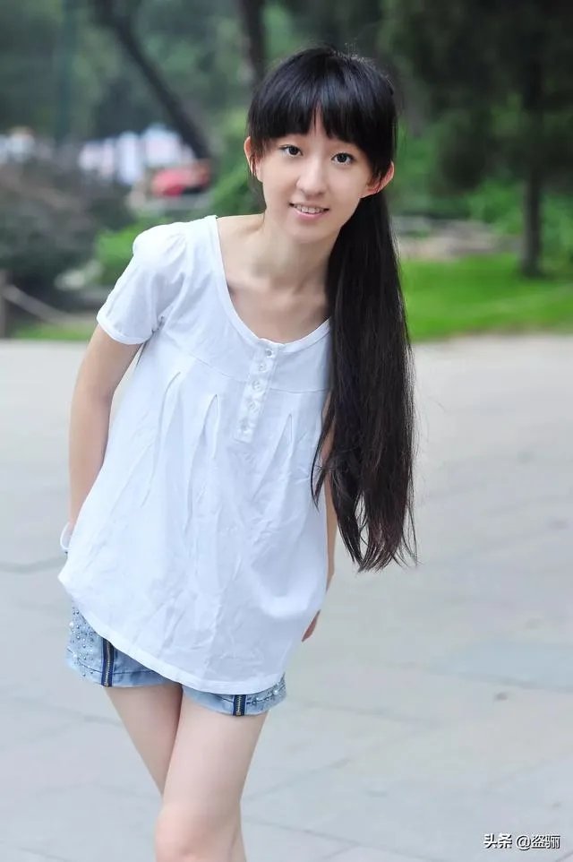 人像摄影的全身照，怎么可以拍摄出活泼奔放又不失淑女的感觉？