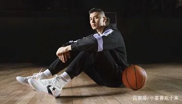 中国男篮身披23号战袍的球员是谁？