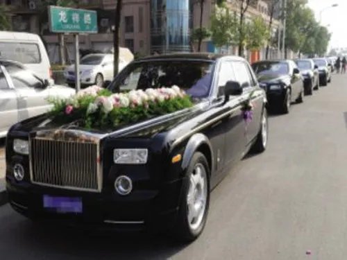 最牛的婚礼车队图片 婚礼车队价格大全