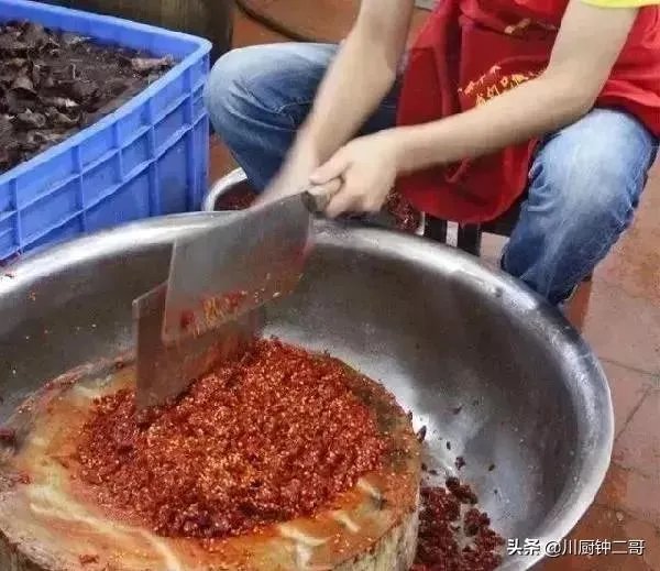 酸菜鱼到底是属于哪里的一道菜，有的说是四川，而有的说是湖南？有什么历史？