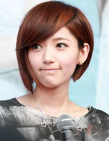 有哪些好看的短发发型？