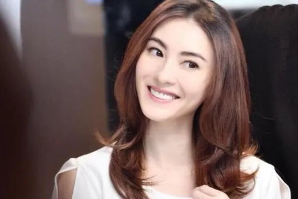 张柏芝近照引热议，肚子凸起被疑怀第四胎，她的状态如何？