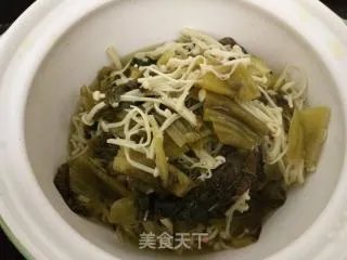 酸汤肥羊煲