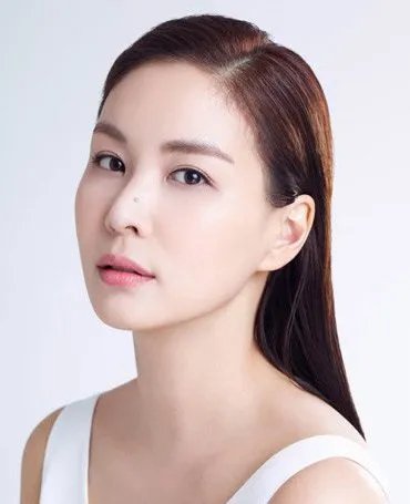 高小英整容前照片流出 被曝惨不忍睹