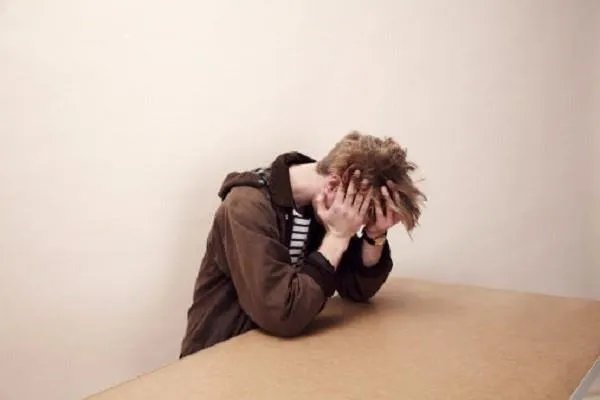 应届生2天被骗走7万元，濒临自闭，遭遇人生低谷应该如何走出来？